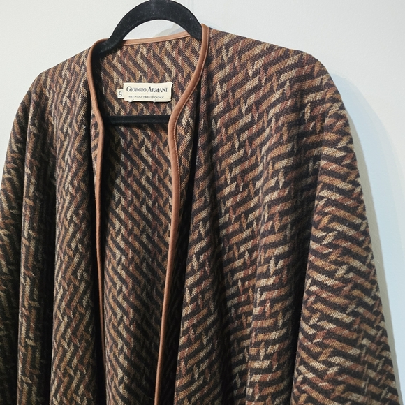 Giorgio Armani Wool Poncho | Made in Italy - Picture 4 of 7